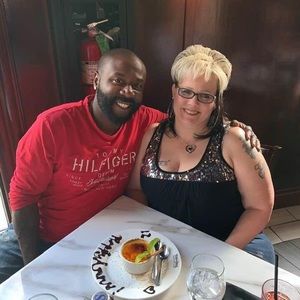 🌴🦩I’m Elizabeth - Your Poshmarker🦩🌴